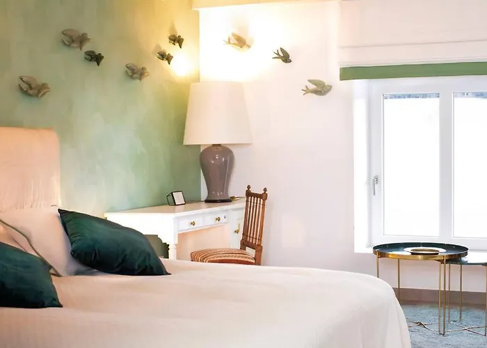 Les Champs: Dans Batisse De 1718 Renovee Apartament *