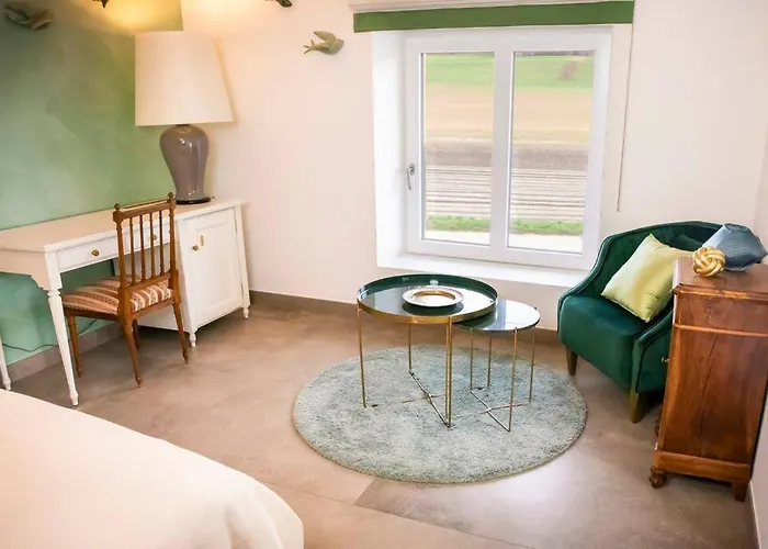 Les Champs: Dans Batisse De 1718 Renovee Apartament Cudrefin