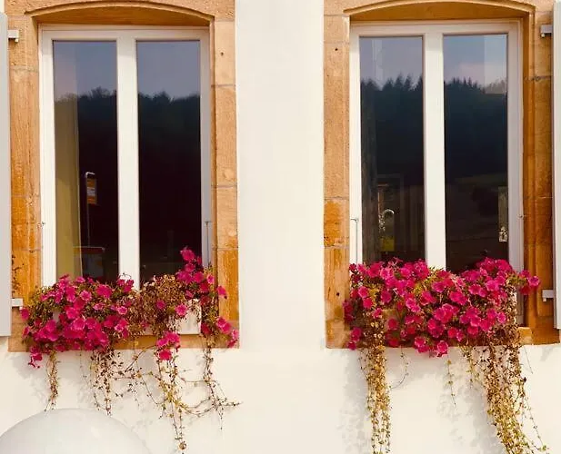 Les Champs: Dans Batisse De 1718 Renovee Διαμέρισμα *