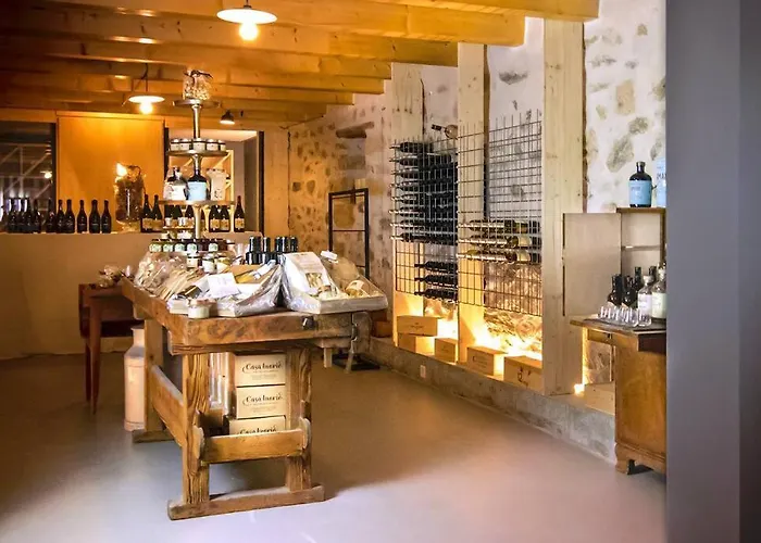 Les Champs: Dans Batisse De 1718 Renovee *