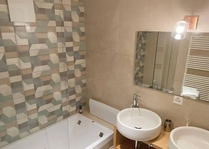 Les Champs: Dans Batisse De 1718 Renovee Cudrefin