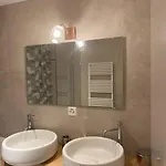 Les Champs: Dans Batisse De 1718 Renovee Διαμέρισμα Cudrefin